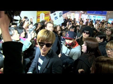 SUPER JUNIOR arrival at Paris Charles de Gaulle airport (Leeteuk, Sungmin, Yesung & Ryeowook)