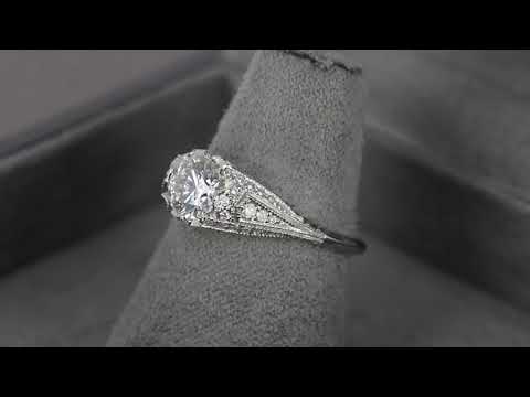 Винтажное помолвочное кольцо из платины с бриллиантами