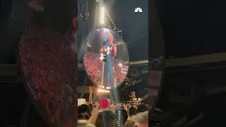 Coldplay gives 'kiss cam' warning to concertgoers
