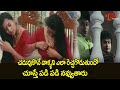 చదువుకొనే వాళ్ళను ఎలా రెచ్చగొడుతుందో చూస్తే... | Telugu Movie Romantic Scenes | NavvulaTV