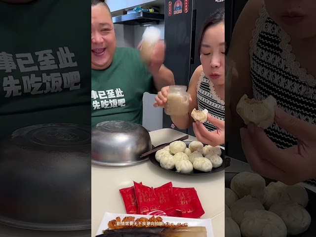 自私老公想獨吞所有小籠包，看我怎麼收拾他，讓他看著我吃光包子