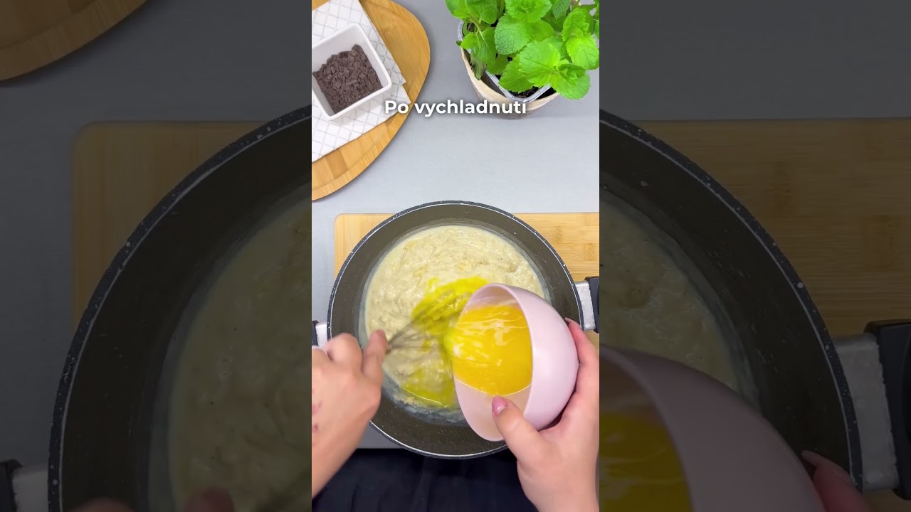 Připravte nepečené pudinkové BeBe řezy s vanilkovým krémem a čokoládovou polevou #toprecepty #food