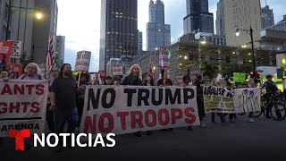 Manifestantes marchan contra las redadas en Chicago | Noticias Telemundo