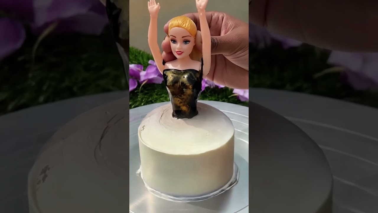 How to Make a Barbie Cake? 💅🏻💕🛍 Viral Hack!