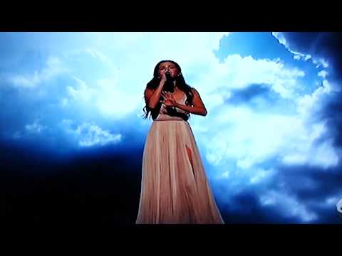 Selena gomez emotional performance at AMAs