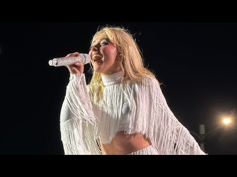Sabrina Carpenter Lollapalooza - Don’t Smile