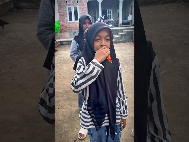 Kenapa Aqila tidak bisa sekali makan sosisnya?