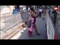woman clash with TSRTC Bus Driver at Lakdikapul Hyderabad |ఫ్రీ బస్సు లొల్లి | Lakdikapul |Free Bus  - 03:13 min - News - Video