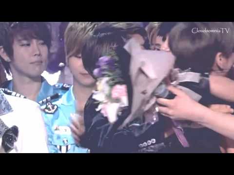 YeWook moment #273 : during the group hug