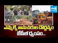 MLA Nadukuditi Eswara Rao Followers Over Attack on Query |@SakshiTV
