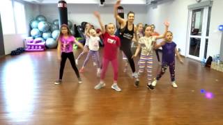 Choreografia: Agnieszka Szuber-Jamka z dziećmiMuzyka: Alvaro Soler - SofiaDziewczynki: Zumba Kids Fi