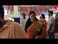 ఓటు వేసిన రాములమ్మ | Vijayashanti Cast her Vote in Lok Sabha Polls | hmtv - 01:36 min - News - Video