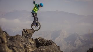 Bikers Rio Pardo | Vídeos | Descendo as 5.671 metros do Monte Damavand no Irã com um monociclo