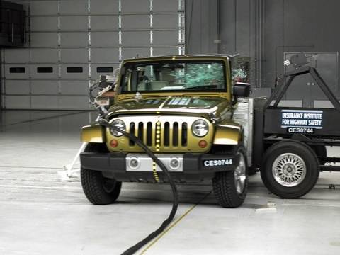 Видео краш-теста Jeep Wrangler 5 дверей с 2006 года