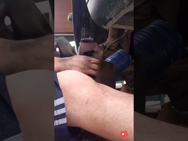Как надеть пыльник не снимая гранаты?