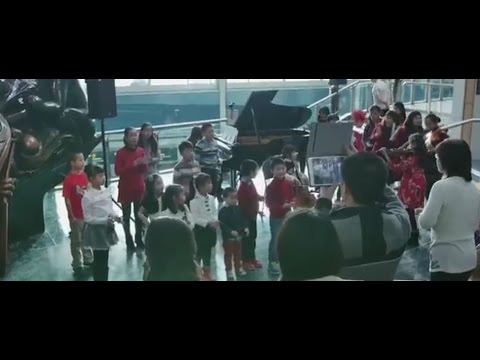 Christmas Children's Flash Mob at YVR Airport