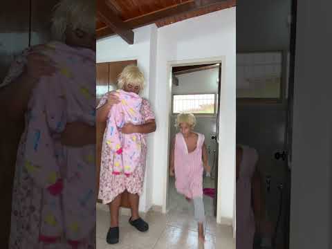 MI HERMANITO SE ESTA HACIENDO POPO ! #humor #comedia #shorts #risa