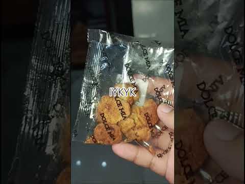 snacks from a well-known airline company | GUESS WHAT? | #philippines #air #AIRPORT #FYP #DOLCEMIA