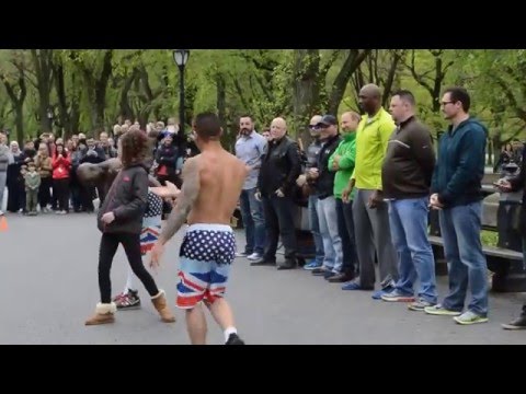 New York - Street Acrobat performance - Central Park - PART 1