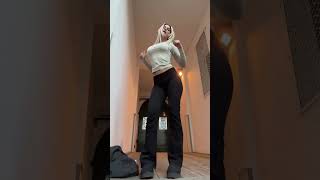 I like to shake… #ello #music #dance #tiktok #trending #dancegenre