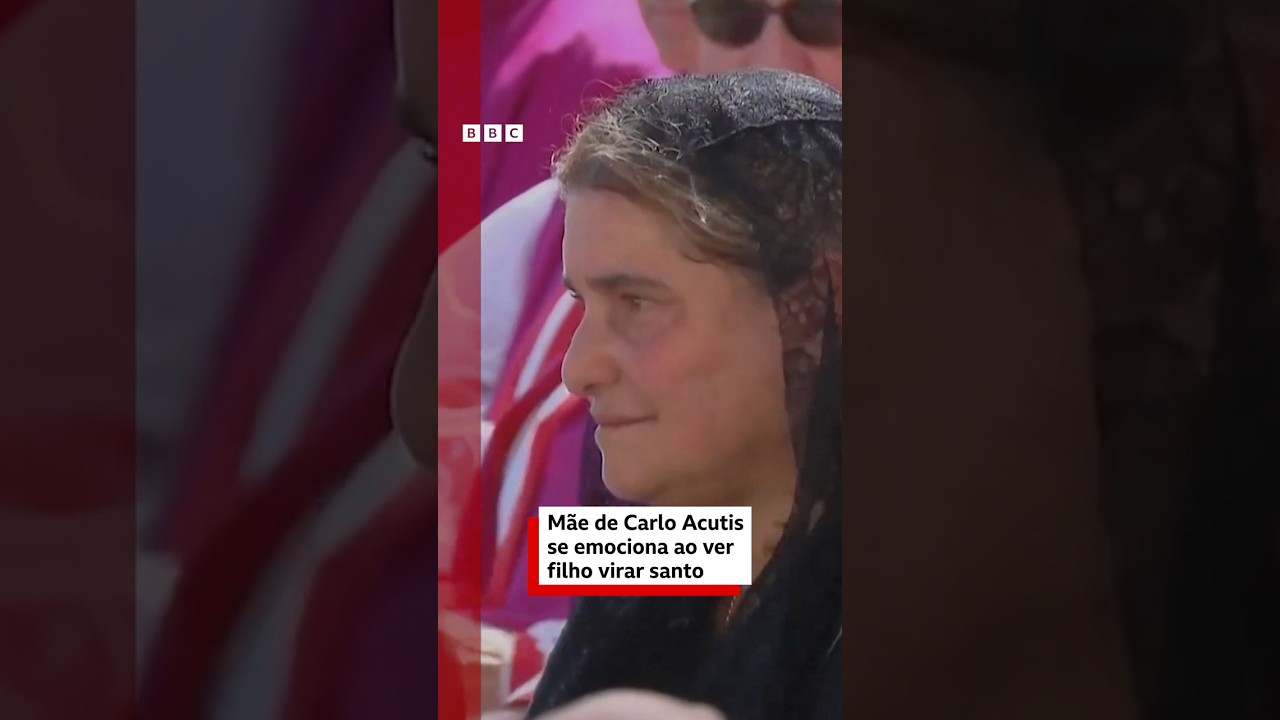 Mãe de Carlo Acutis se emociona ao ver filho virar santo