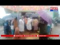 మహబూబాబాద్: యూరియా కోసం వర్షంలో రైతుల పడిగాపులు | BT  - 00:20 min - News - Video