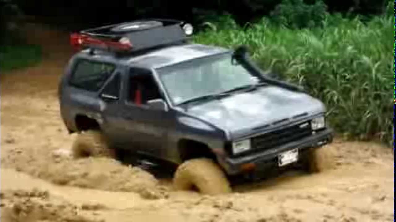 1995 Nissan pathfinder off road #1