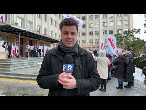 Nauczyciele protestują! „Koniec chaosu w szkołach!” – reakcje na reformy Nowackiej