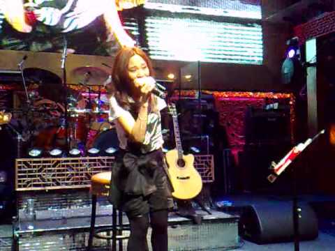 最亲爱的 - 梁文音 新加坡Lunar Bar Unplugged Yes933 120409