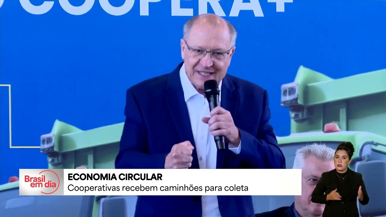 Cooperativas de reciclagem do DF recebem 10 caminhões adaptados para coleta seletiva