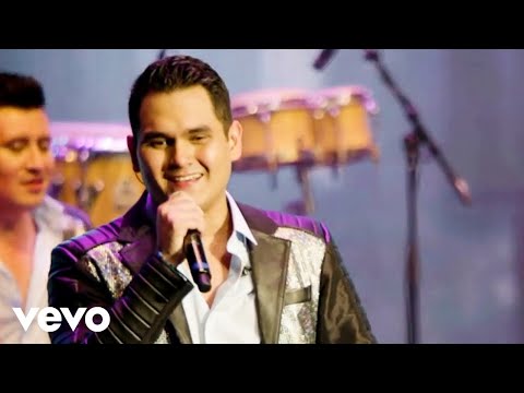 Banda Los Recoditos - Me Está Gustando (En Vivo)