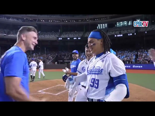 影/《CPBL》「國防部長」 張育成9下兩出局砲轟樂天 炸裂聯盟大巨蛋例行賽首支再見全壘打