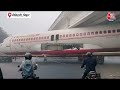 Viral Video: Bihar में पुल के नीचे फंस गया प्लेन, सड़क पर लगा लंबा जाम, Mumbai से जा रहा था Assam  - 01:54 min - News - Video