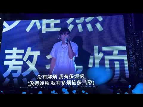 周杰伦罕见唱嗨到丢衣服的《开不了口》2025嘉年华上海演唱会第二场