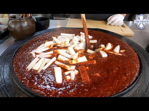 처음보는 채소소스 떡볶이와 큼직한 수제튀김 분식집(떡볶이,순대,어묵,튀김)/ unique tteokbokki - korean street food