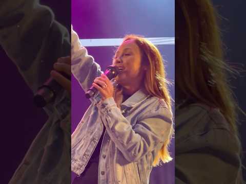 Foi por amor que Ele morreu por nós! Obrigada por tanto, meu Senhor 🙏🏻🌟Que energia linda!