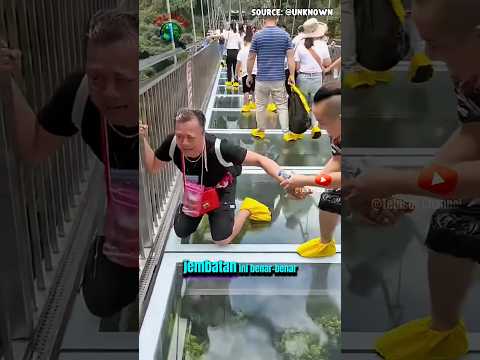 Jembatan Kaca Transparan Terseram di Dunia! Sekarang Ada Versinya di Bali 😱🌉 #shorts #JembatanKaca