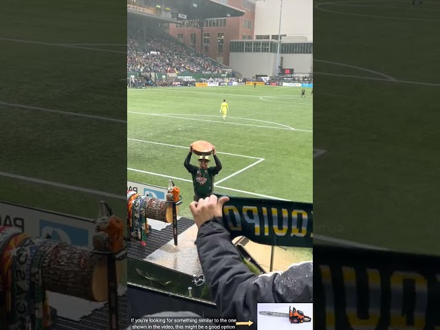 Chainsaw se lathh kyo kaat rha bhai ? 😬  ( @🎥 Portland Timbers / Timbers.PTFC )