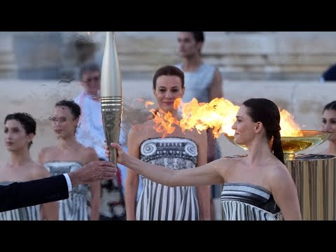 LIVE: Η τελετή παράδοσης της Ολυμπιακής Φλόγα από την Αθήνα στο Μιλάνο
