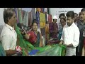 Woman Explains To CM Revanth Reddy About 100 Year Old Saree | Mahila Shakti | V6 News  - 03:12 min - News - Video