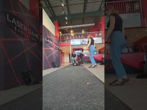 On travaille dur, voyons 🤔😅#checkin #omg #wherediducomefrom #trends #fyp #lasergame #canada🇨🇦
