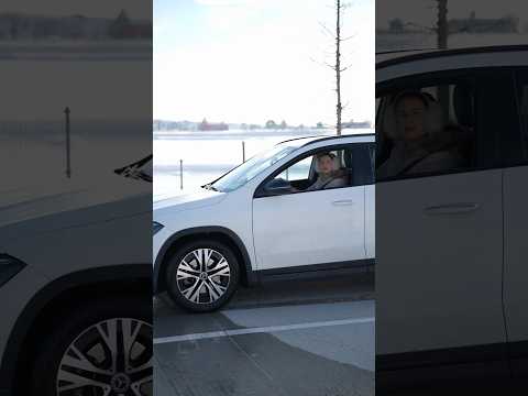 Tu ce titlu ai pune acestui clip?