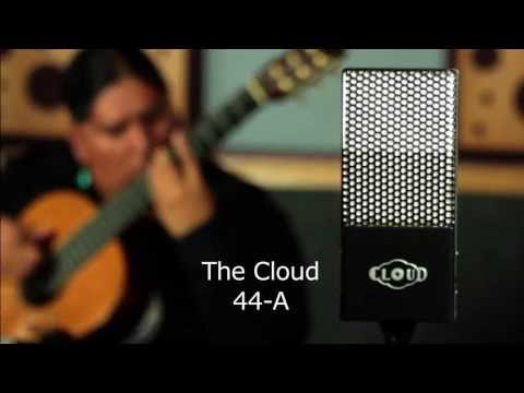 Gabriel Ayala et le nouveau micro à ruban Cloud Microphones 44-A