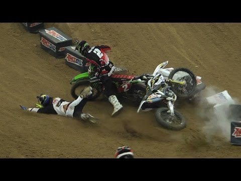 CRASH: Kyle Regal vs. Jacob Hayes For AMSOIL Arenacross Title 