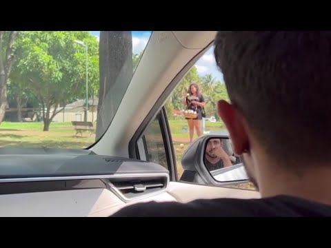 Ela foi humilhada por vender flores na rua, mas a vida lhe trouxe uma surpresa!!!