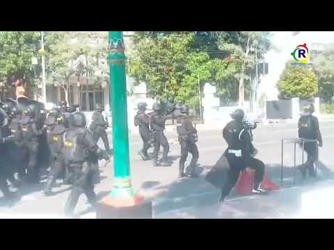 Situasi Demo di Jl Siliwangi Kota Cirebon