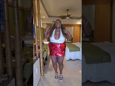 Shopping your closet! top & skirt are from Eloquii. #plussizefashion