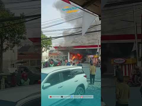 Minibus Terbakar Hebat Saat Isi Bahan Bakar di SPBU Cimahi