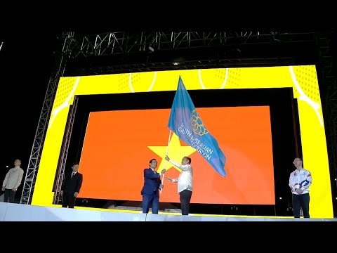 Symbolic handover of the SEA Games Federation flag from the Philippines to Vietnam
