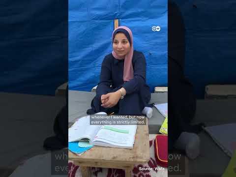Teen studies amid wreckage of destroyed home in Khan Younis | DW News